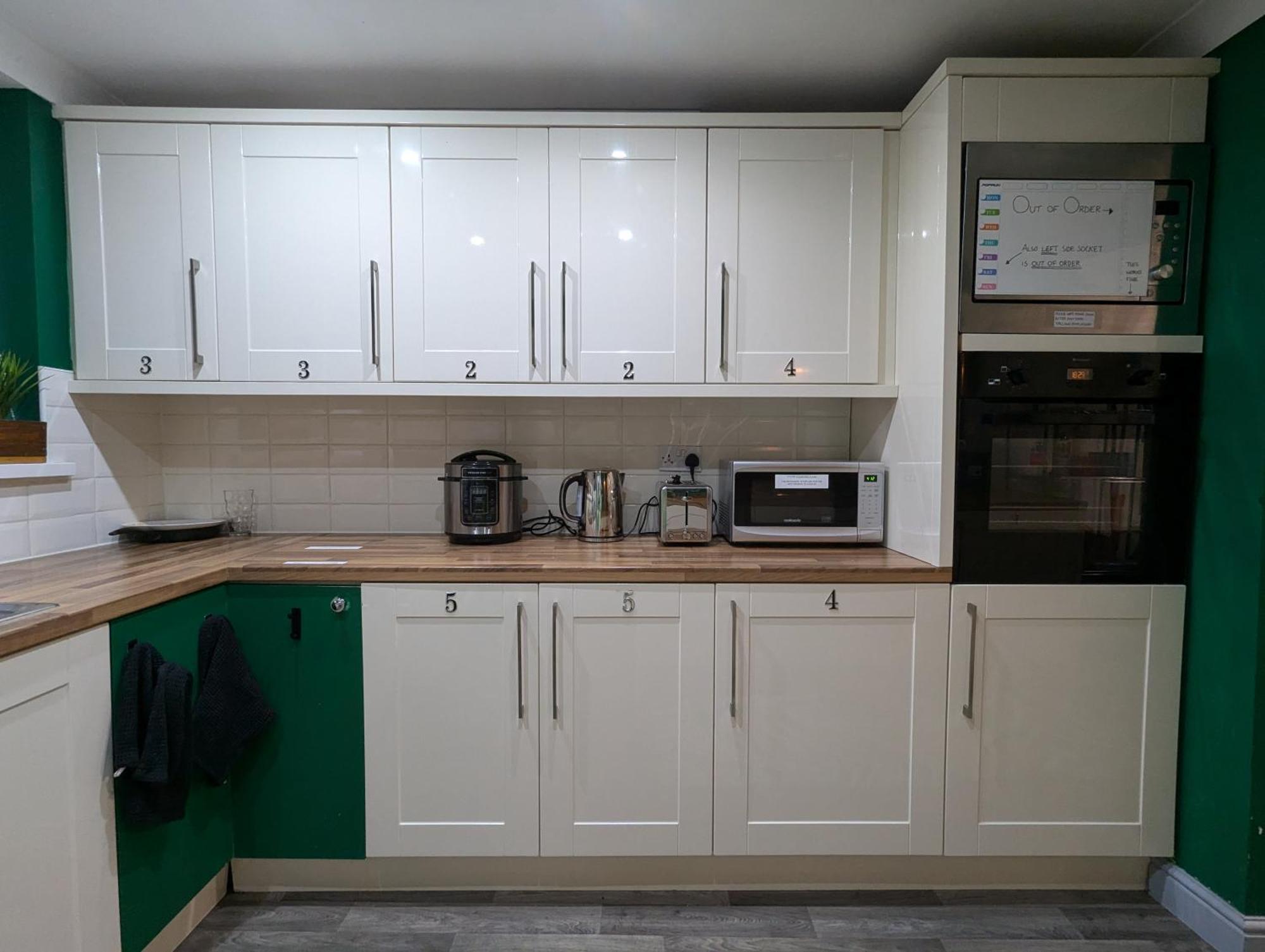 R3 - Cozy Small Double - City & Beach Access, Wifi, Free Parking - Self Catering Свонсі Екстер'єр фото