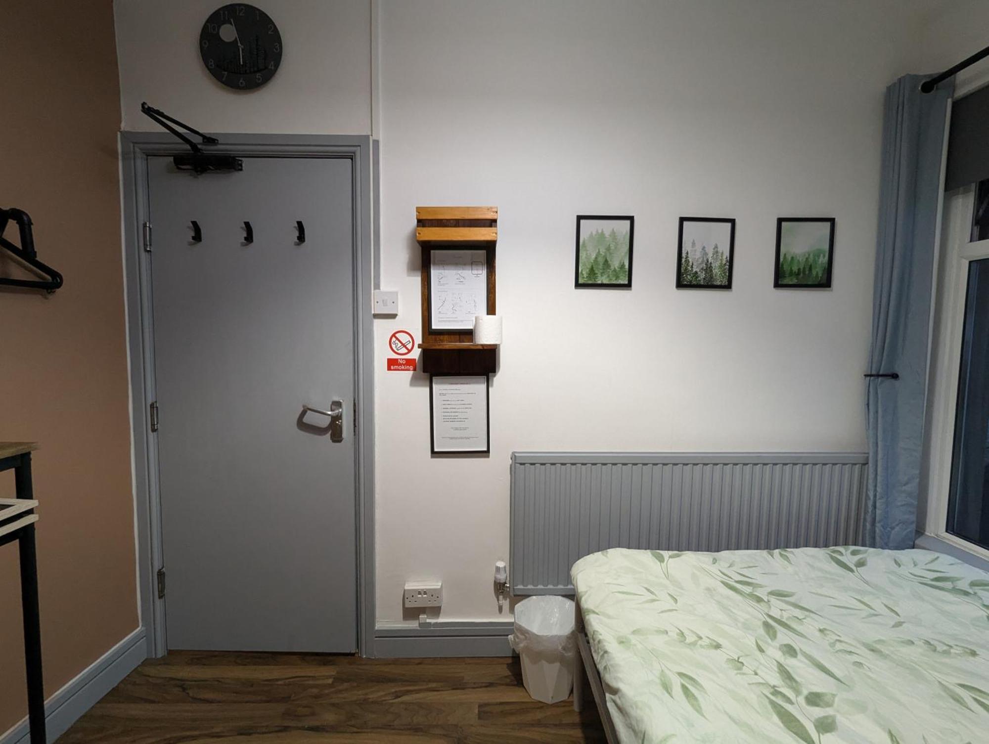 R3 - Cozy Small Double - City & Beach Access, Wifi, Free Parking - Self Catering Свонсі Екстер'єр фото