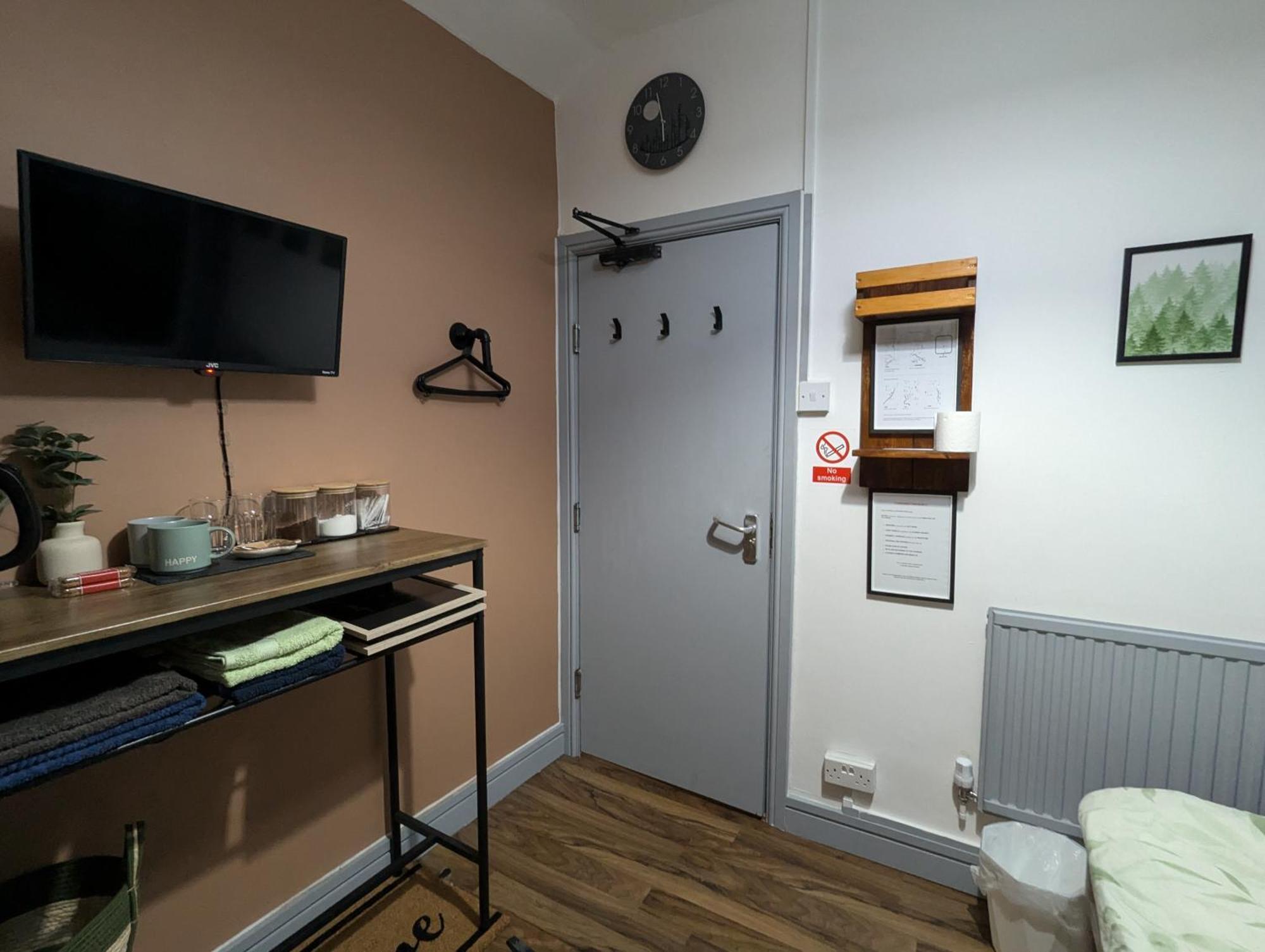 R3 - Cozy Small Double - City & Beach Access, Wifi, Free Parking - Self Catering Свонсі Екстер'єр фото