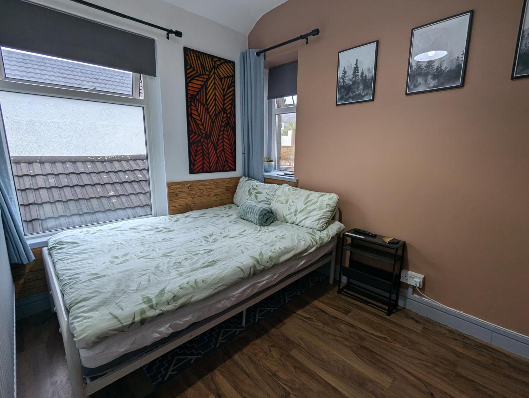 R3 - Cozy Small Double - City & Beach Access, Wifi, Free Parking - Self Catering Свонсі Екстер'єр фото
