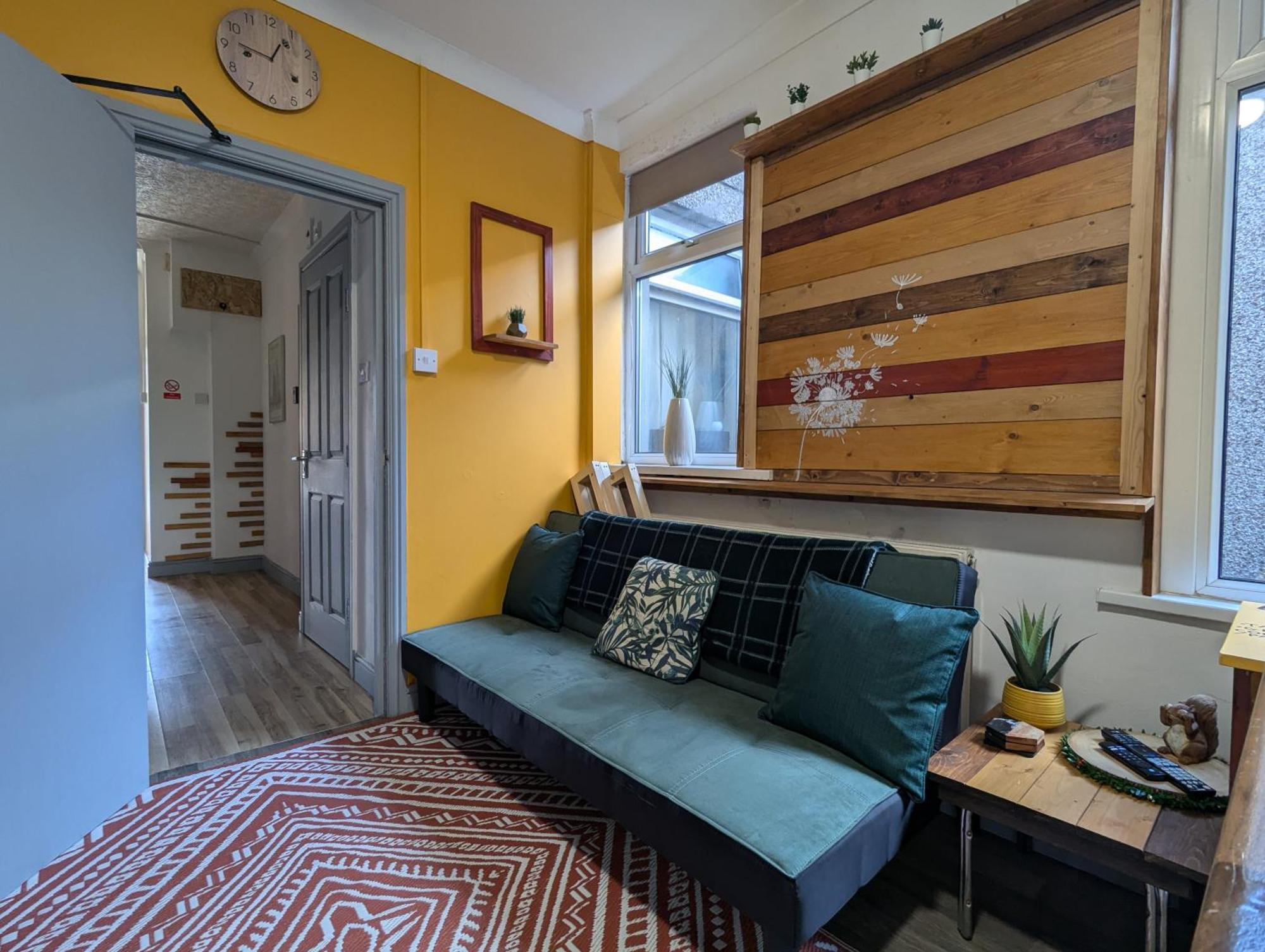 R3 - Cozy Small Double - City & Beach Access, Wifi, Free Parking - Self Catering Свонсі Екстер'єр фото