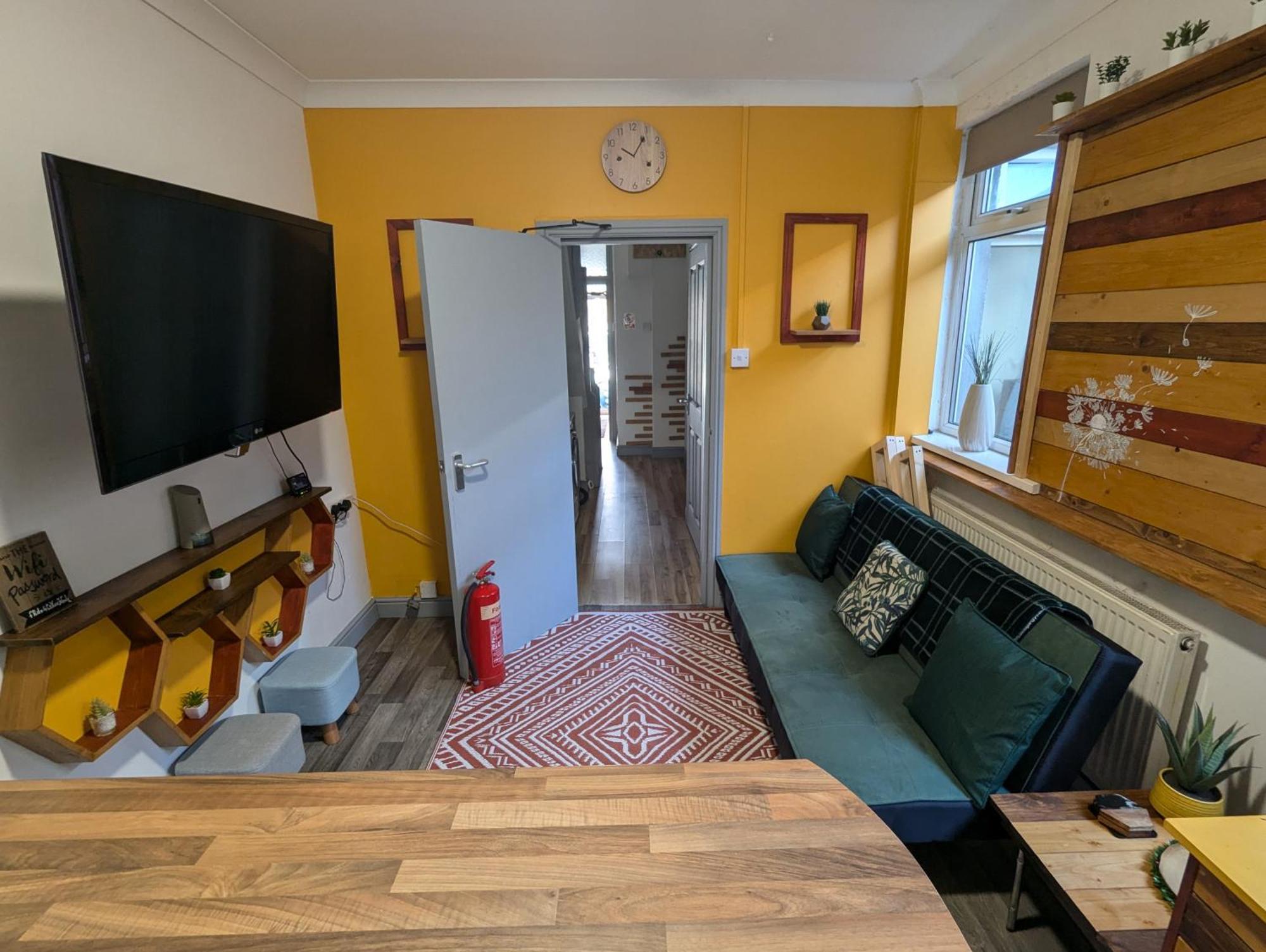 R3 - Cozy Small Double - City & Beach Access, Wifi, Free Parking - Self Catering Свонсі Екстер'єр фото